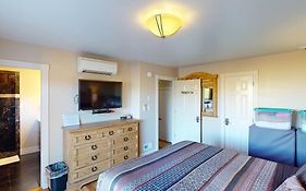 Tacit Shadow Resort Shangri-La King Suite, Gym, Coffee Bar, Hot-Tub, Free Laundry, Food Available